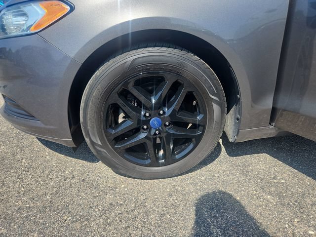 Used 2014 Gray Ford SE image 26
