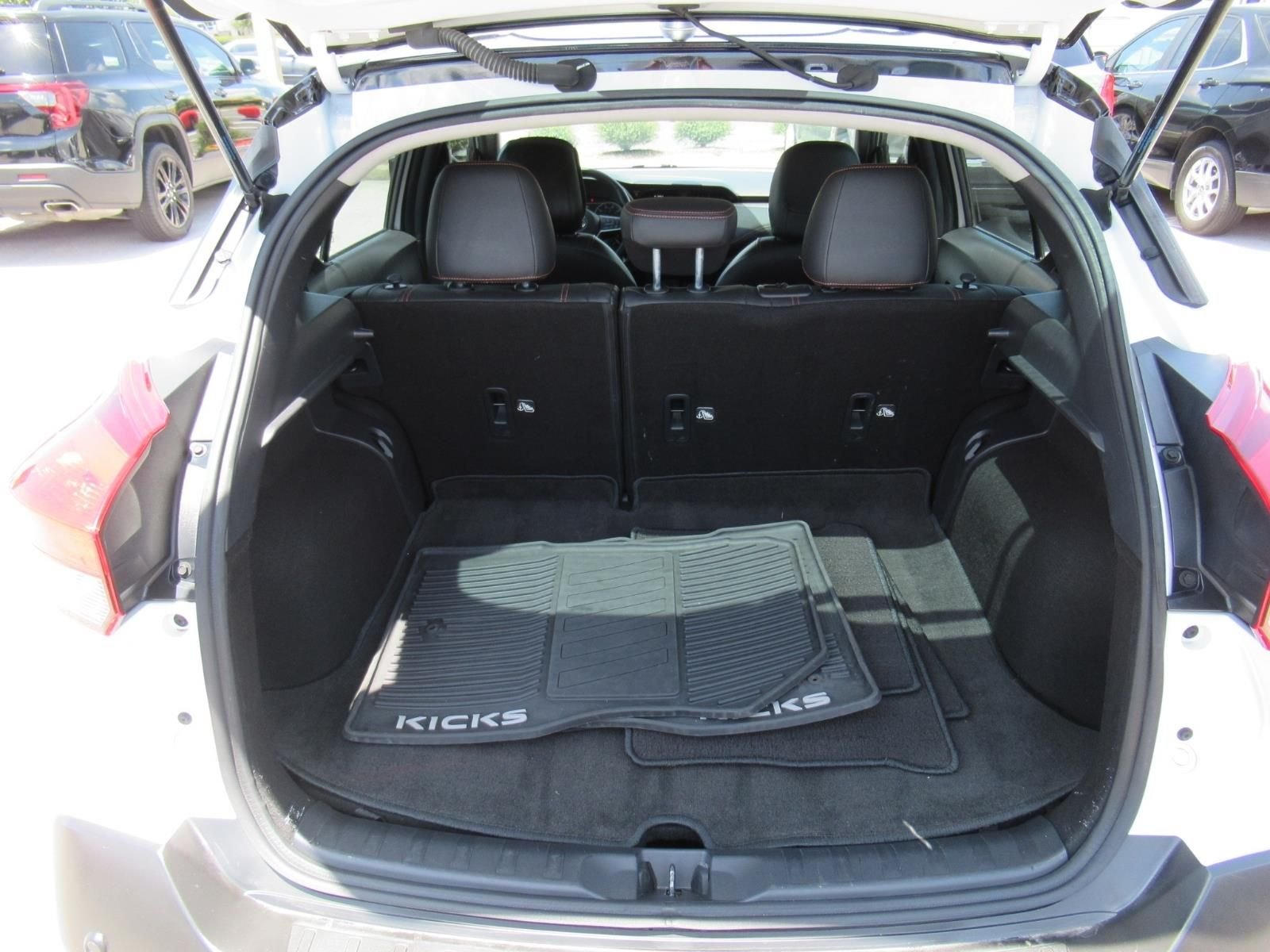 Used 2020 White Nissan SR image 33