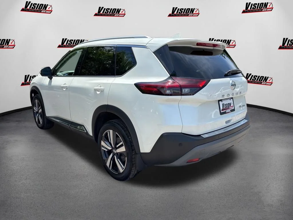 Used 2021 White Nissan SL image 3