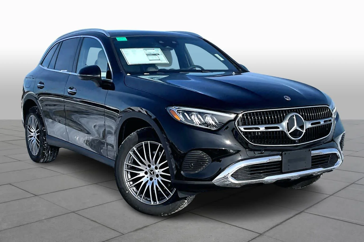 New 2026 040/Black Mercedes-Benz GLC 300 image 2