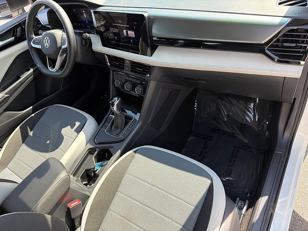 Used 2025 White Volkswagen S image 19