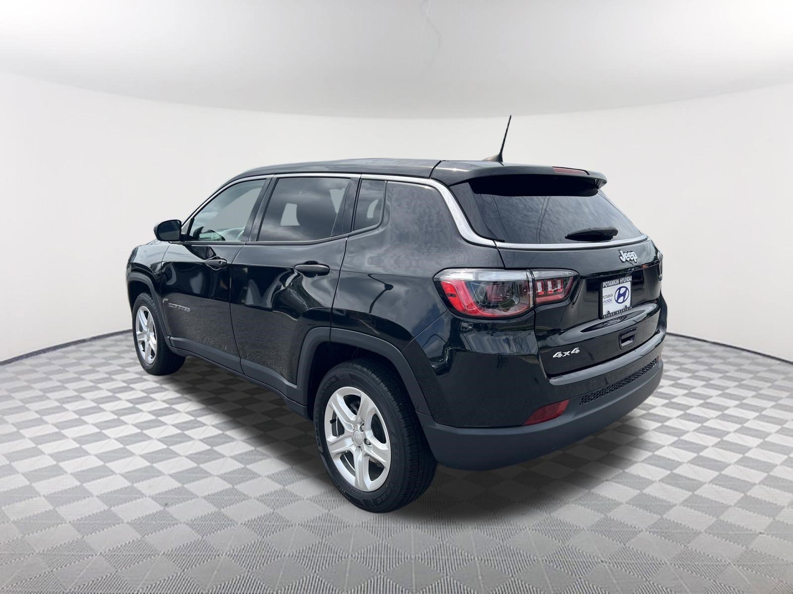 Used 2023 Diamond Black Crystal Pearlcoat Jeep Sport image 7