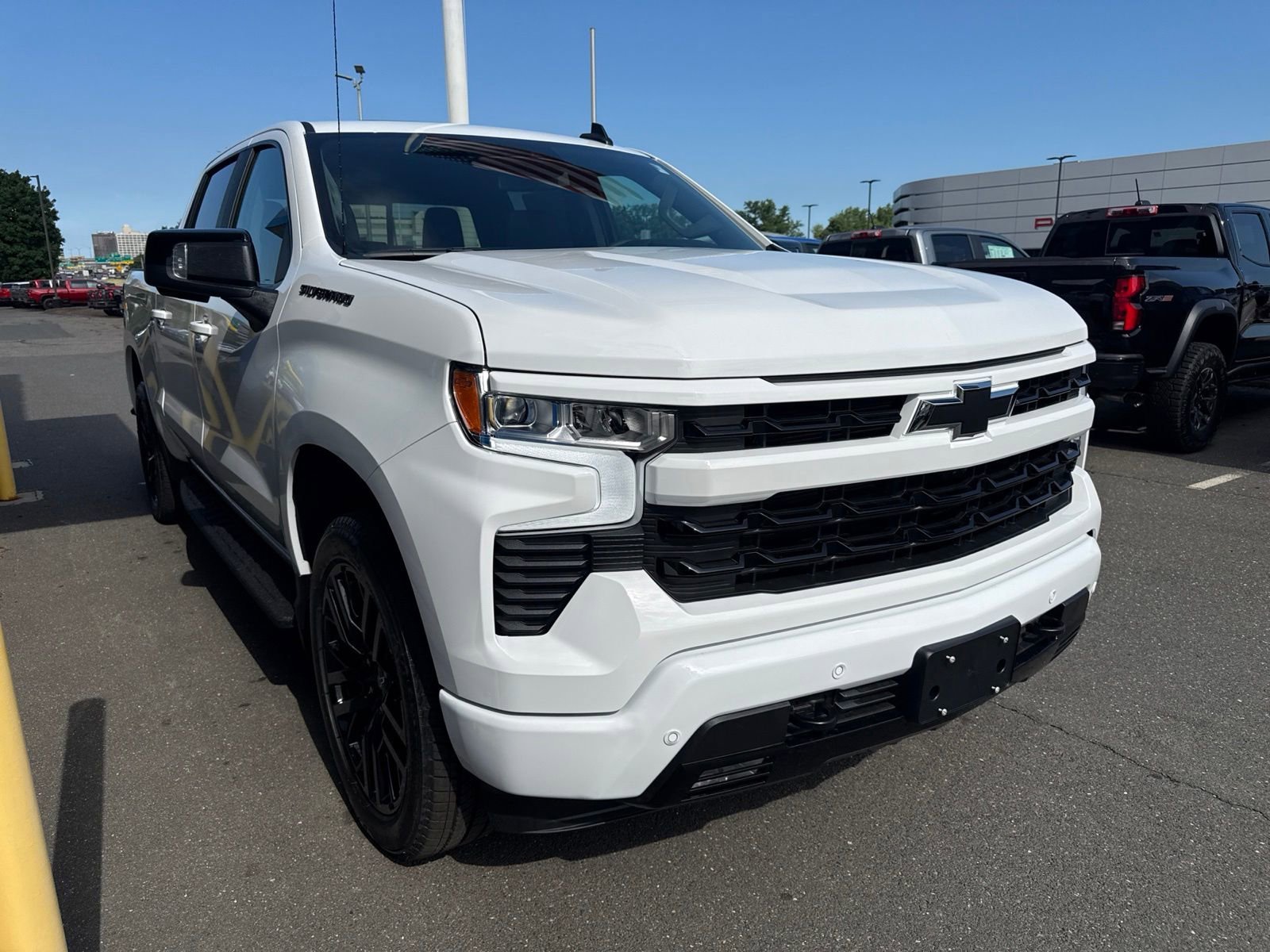 New 2026 Summit White Chevrolet RST with 22inch Black Wheels - Convenience II - Safety - Sunroof - Leather - Dark Essentials - Protection *In Stock* image 4
