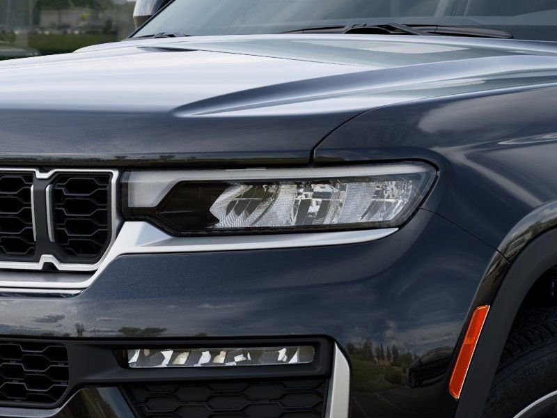 New 2026 Diamond Black Crystal Pearl-Coat Exterior Paint Jeep Limited image 10