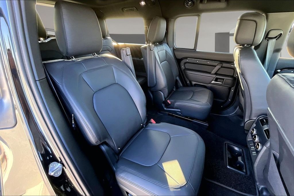 New 2026 Santorini Black LAND ROVER X-Dynamic SE image 10
