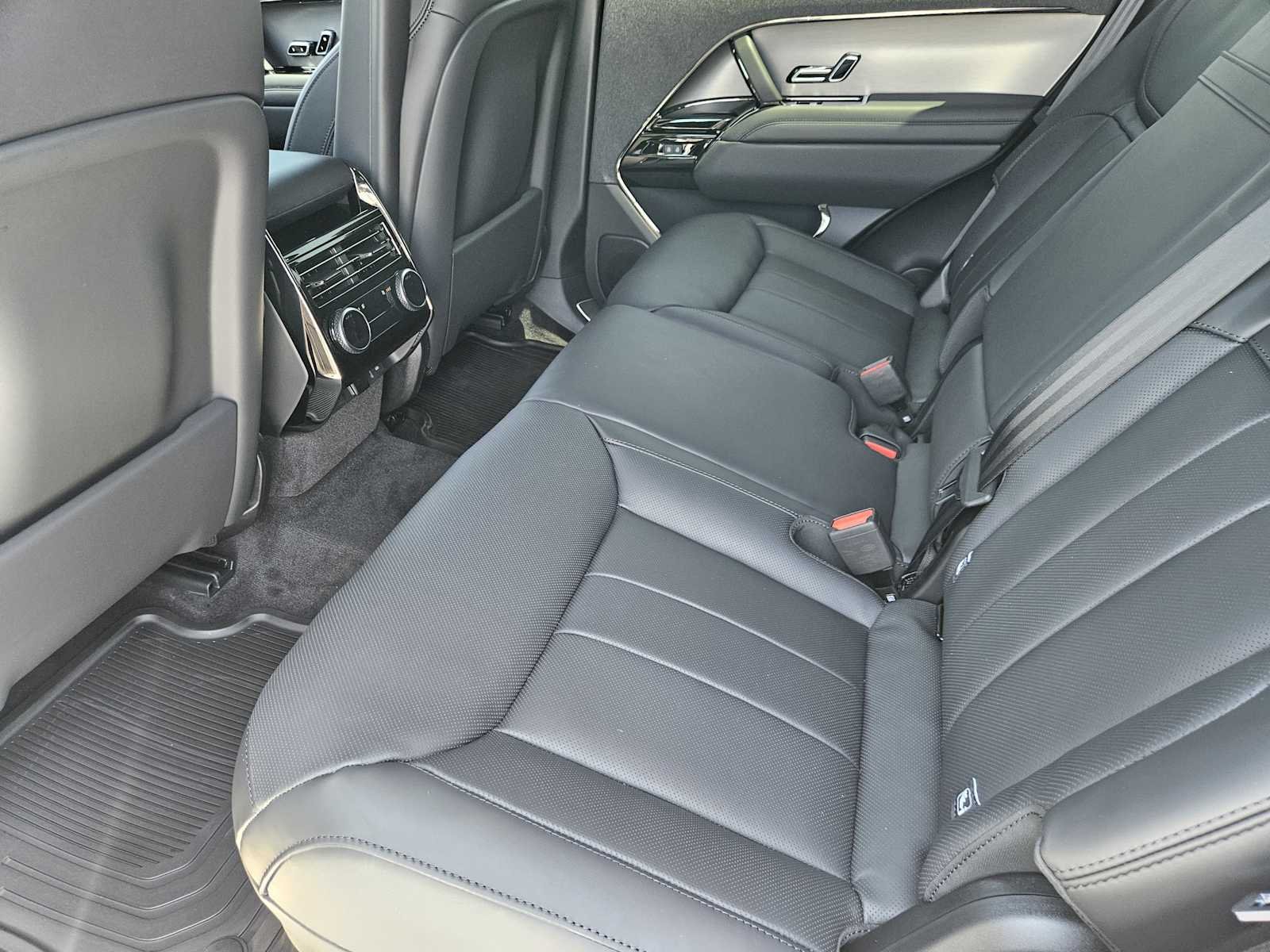 New 2026 Fuji White LAND ROVER SE image 29
