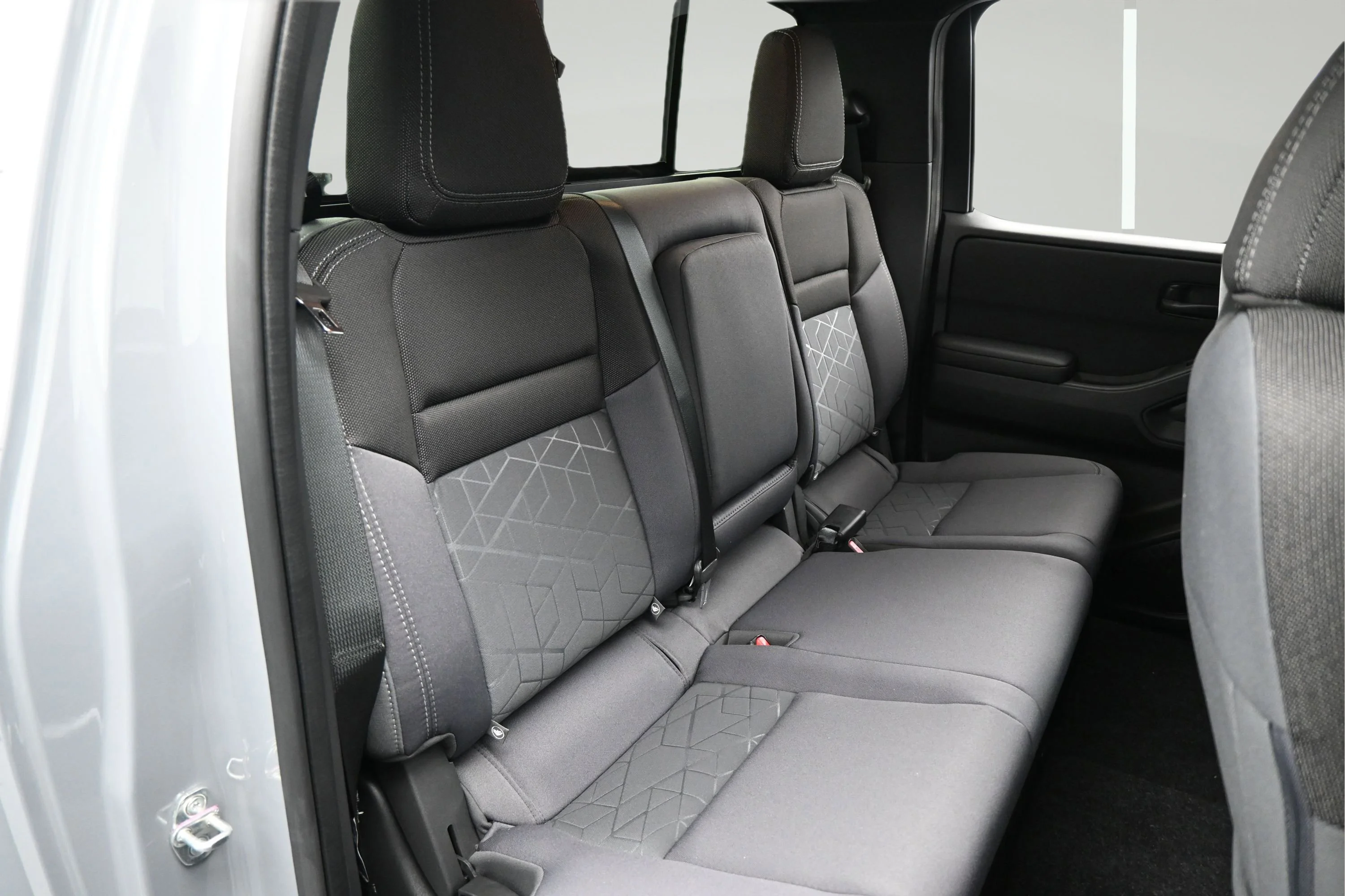 New 2026 Boulder Gray Pearl Nissan Crew Cab SV image 13