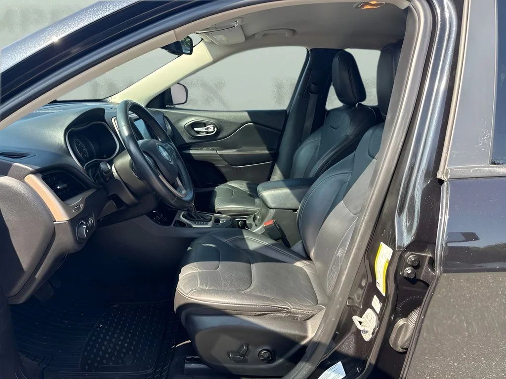 Used 2015 Black Jeep Limited image 9