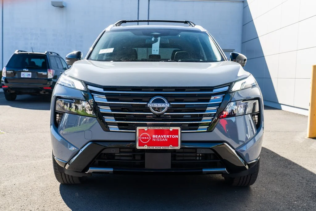 New 2026 Boulder Gray Pearl / Super Black Two-tone Nissan Platinum image 2