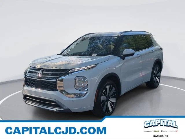 Used 2025 White Mitsubishi SEL image 1