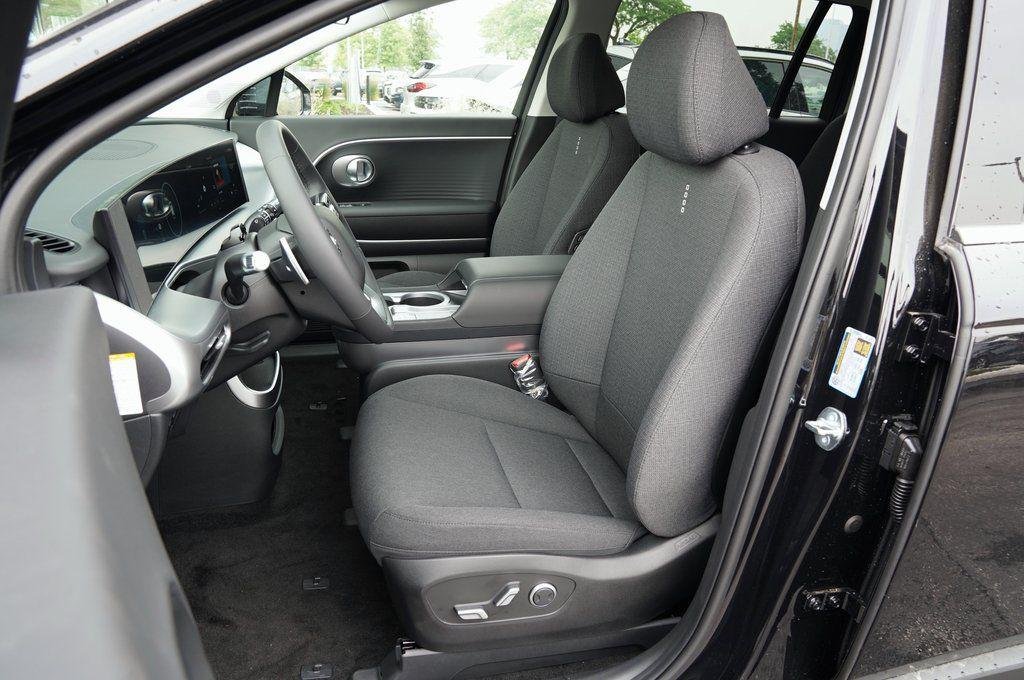 New 2026 Abyss Black Hyundai SE image 10