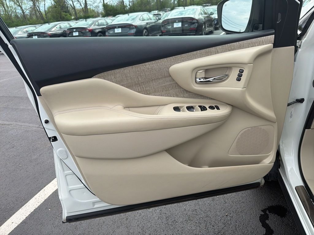 Used 2019 White Nissan SL image 18