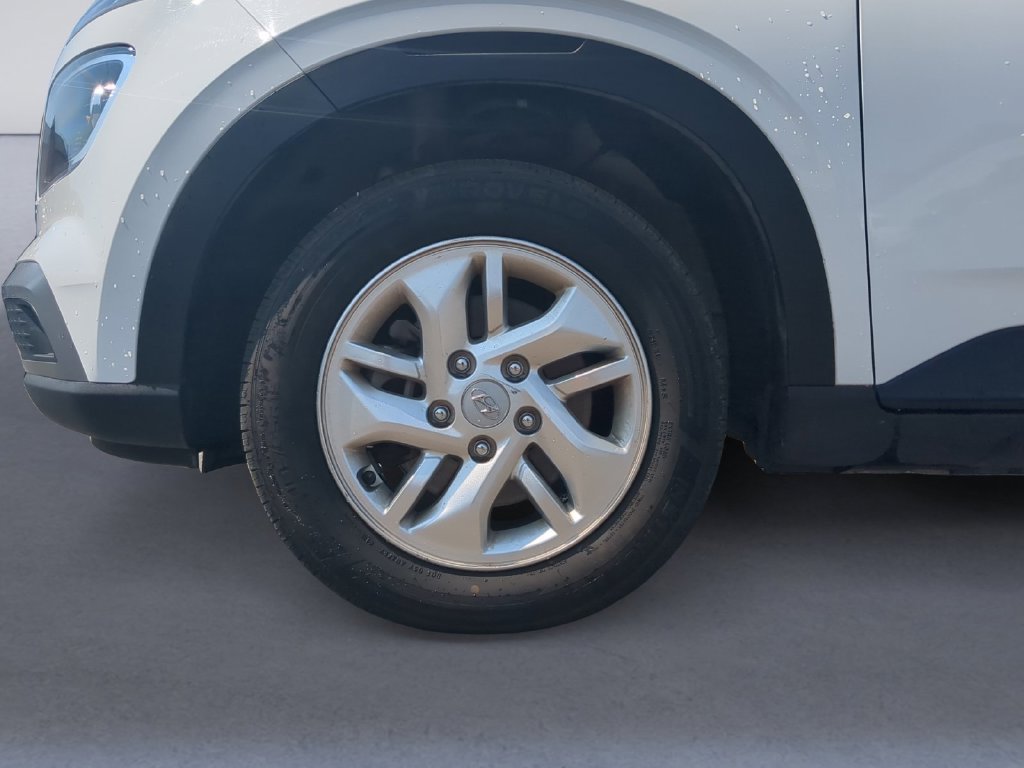 Used 2023 White Hyundai SEL image 11