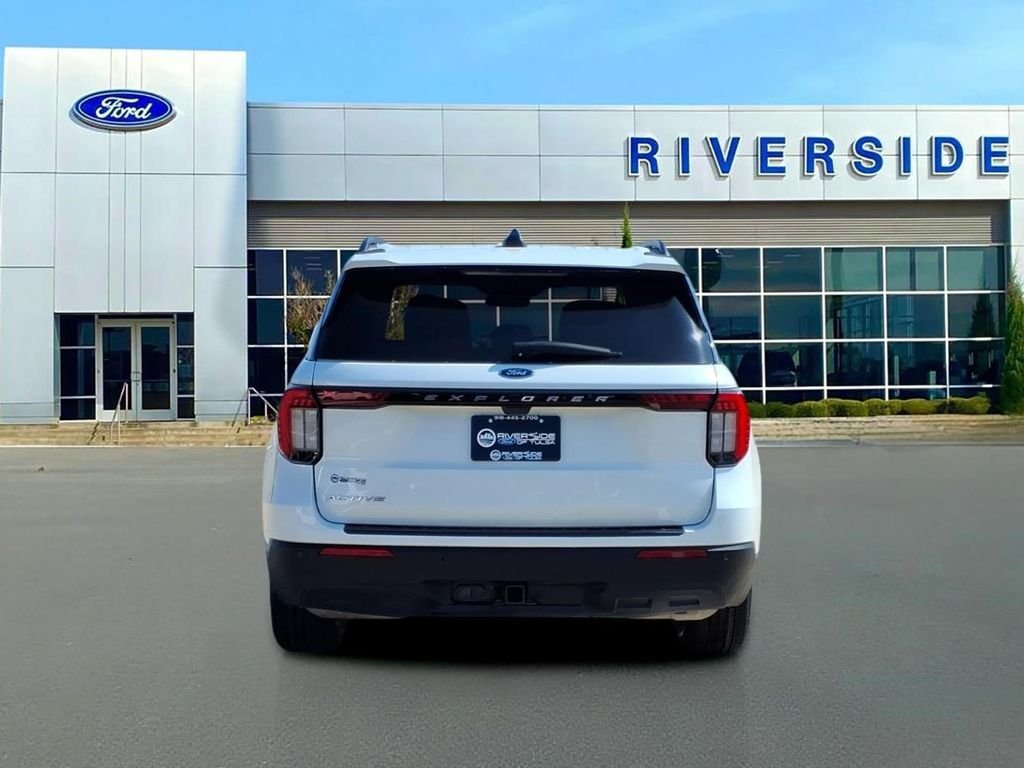 Used 2025 White Metallic Ford Active image 6
