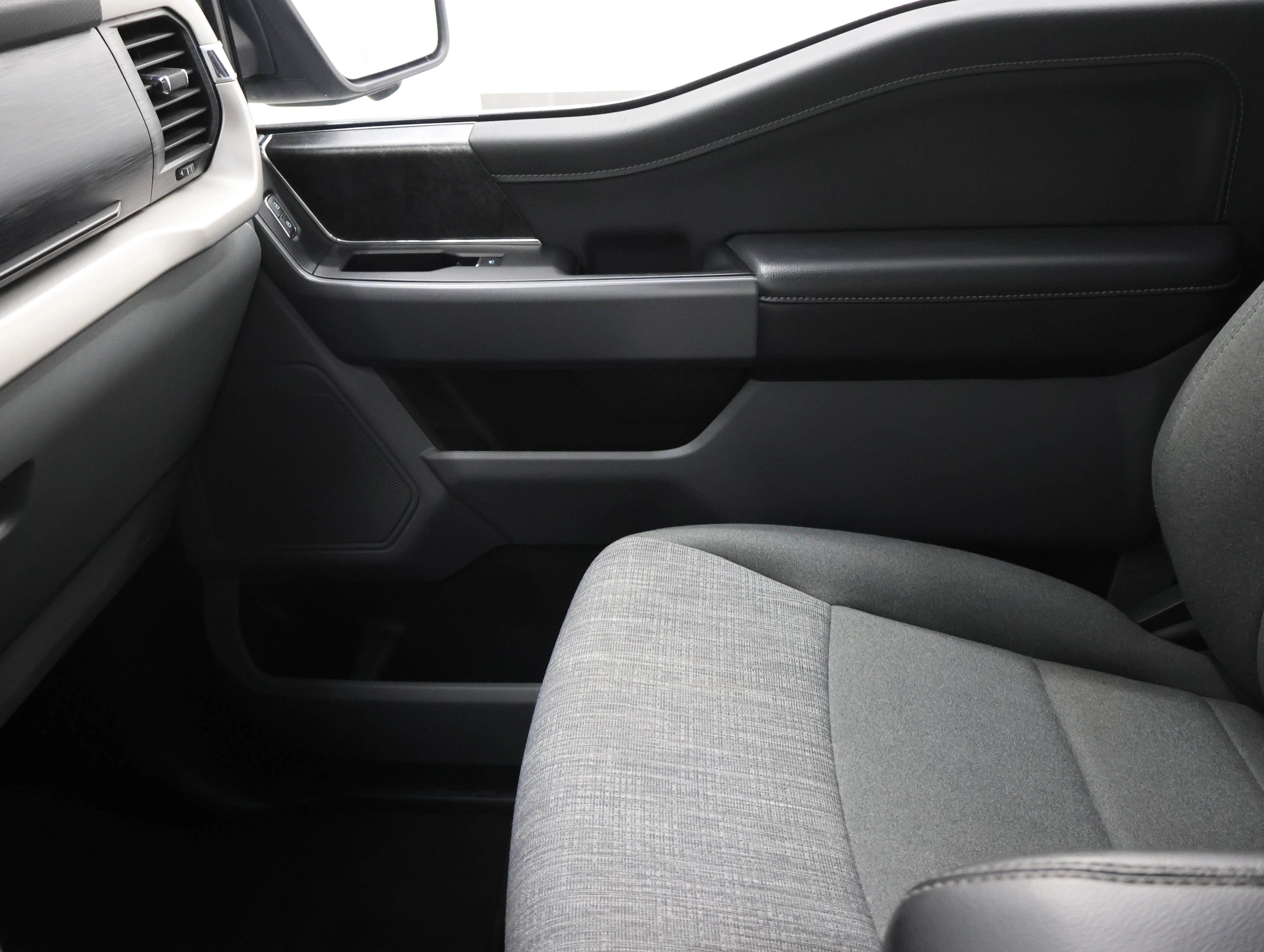 Used 2021 Guard Metallic Ford XLT image 13
