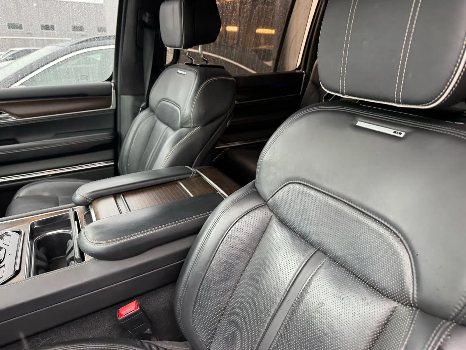 Used 2022 Diamond Black Crystal Pearlcoat Jeep Series II image 8
