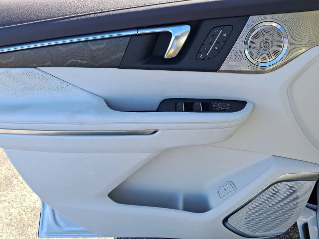 New 2027 Iridescent White Tricoat Buick Avenir image 12