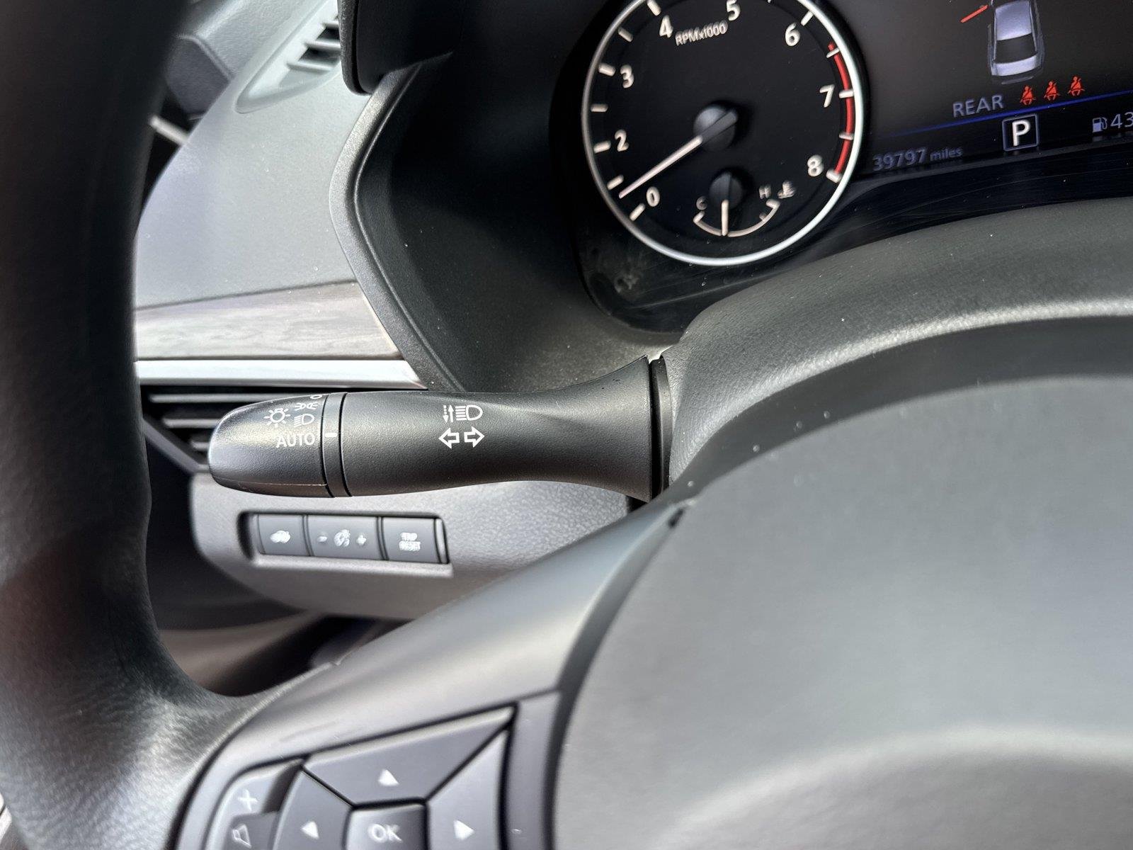 Used 2025 Glacier White Nissan SV image 20