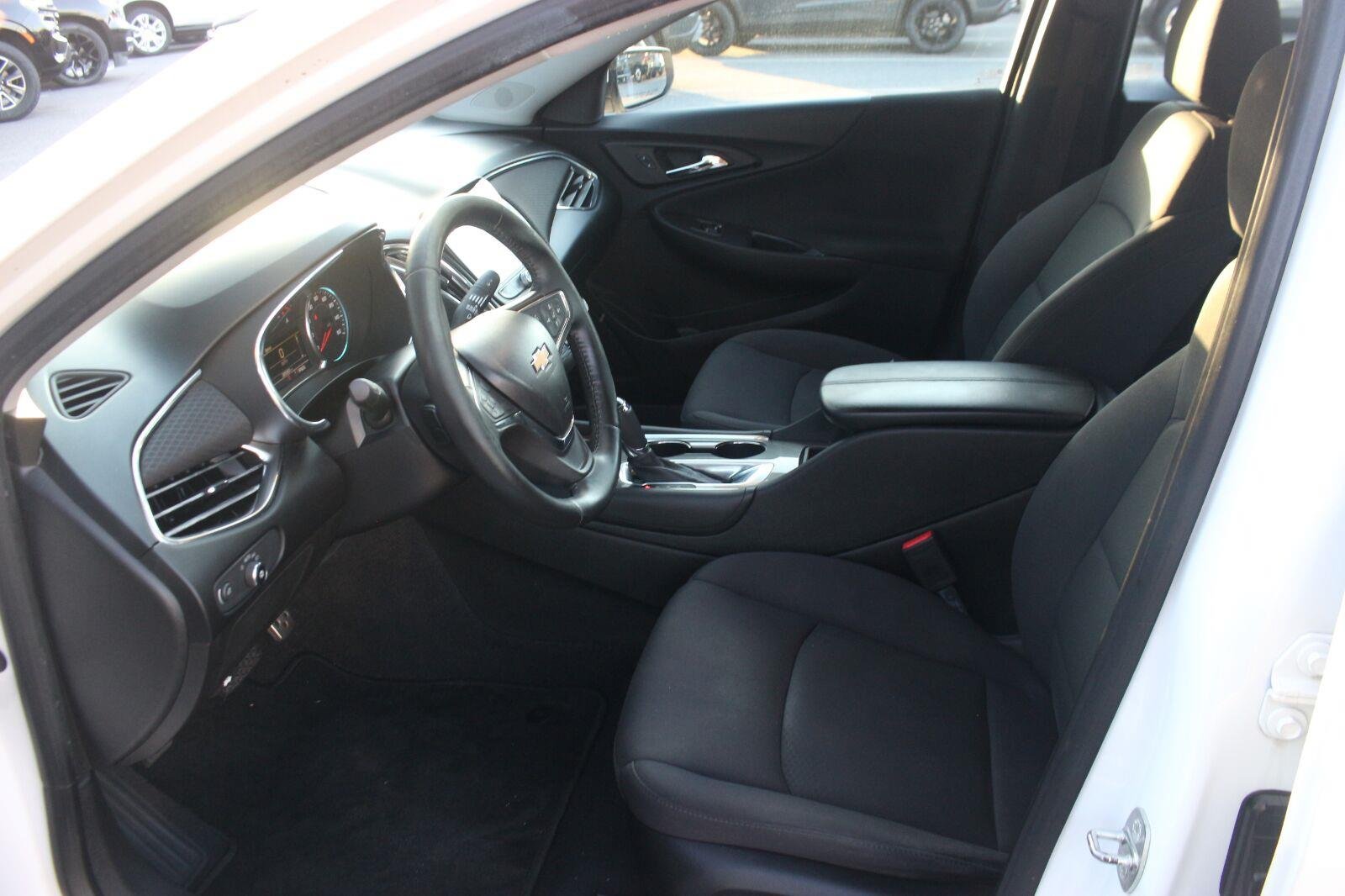 Used 2017 IRIDESCENT PEARL TRICOAT Chevrolet LT image 14