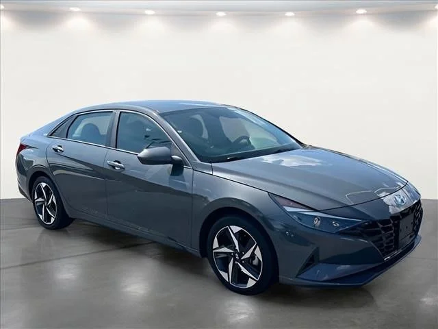 Used 2023 Gray Hyundai SEL image 2