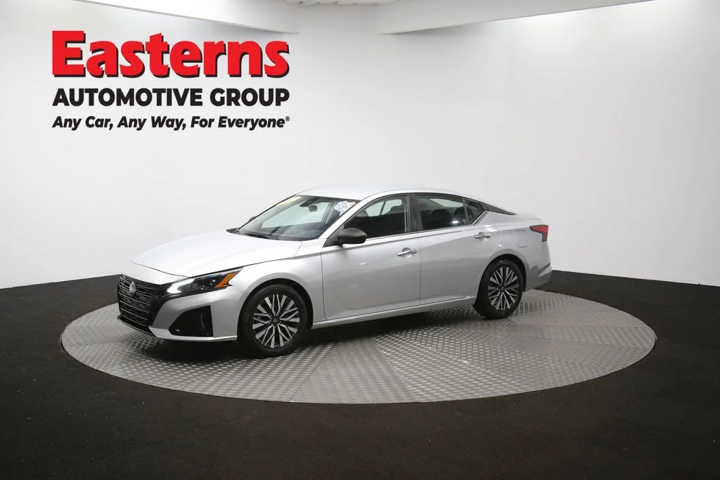 Used 2023 Silver Nissan 2.5 SR image 57
