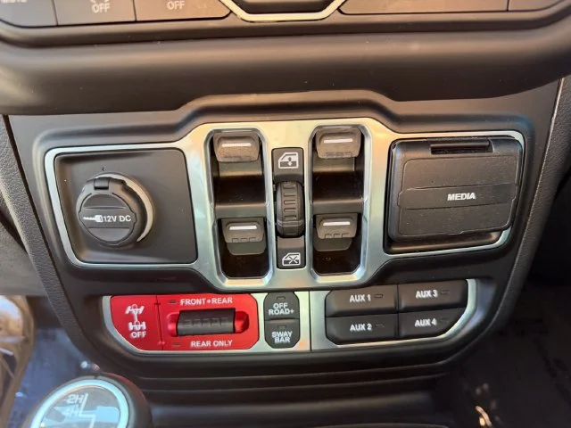 Used 2020 Sting-Gray Clearcoat Jeep Rubicon image 24