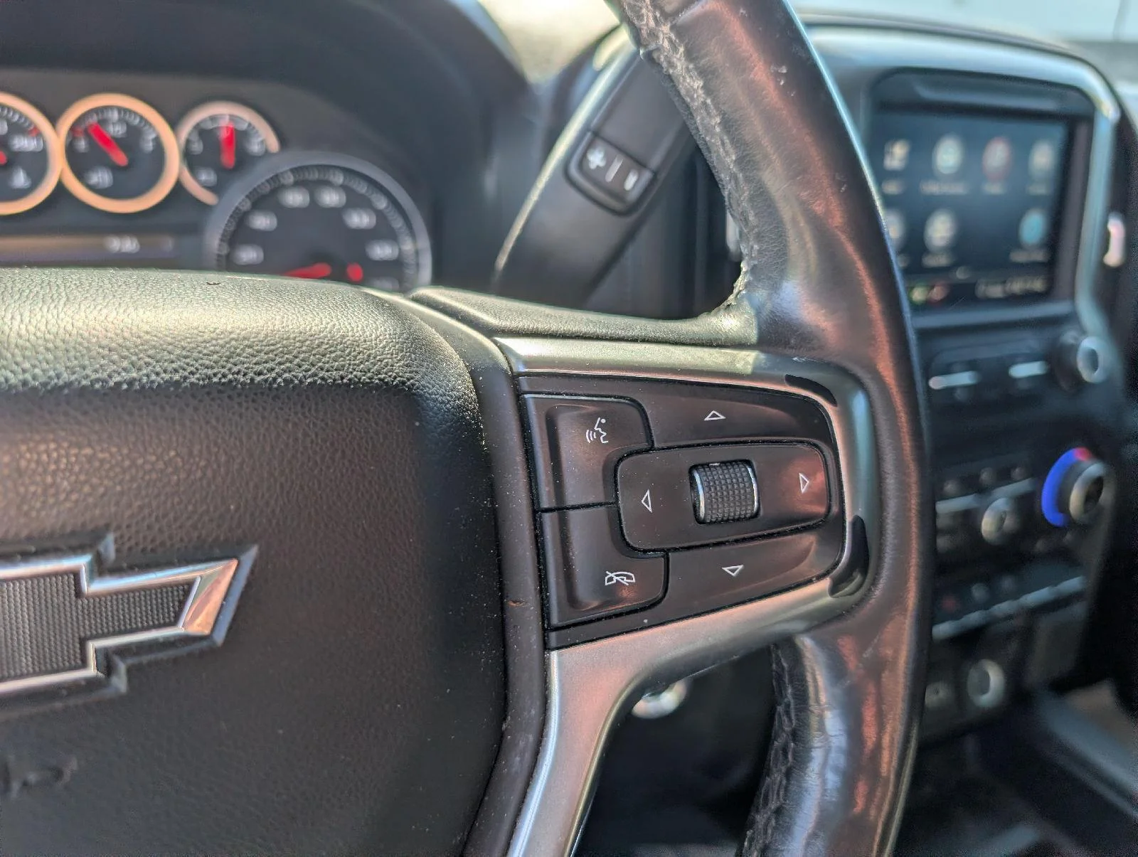 Used 2020 SUMMIT WHITE Chevrolet RST image 18