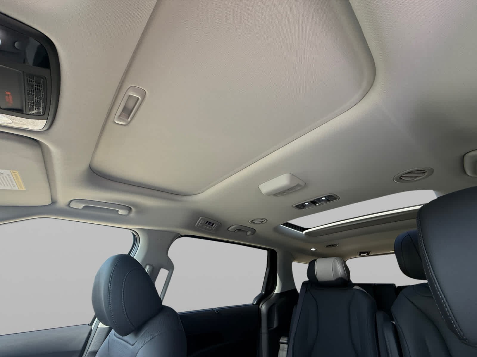 New 2026 Ceramic Silver Kia SX Prestige image 12