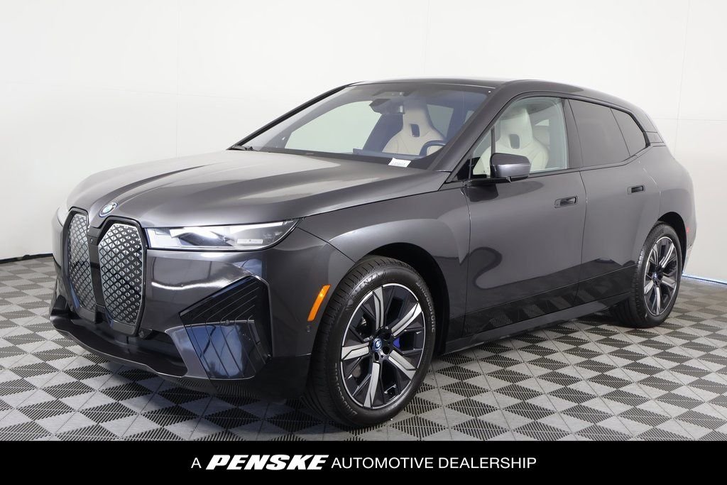 Used 2024 Dark Graphite BMW xDrive50 image 1