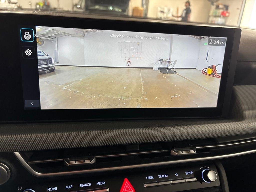 New 2026 White Hyundai SE image 25