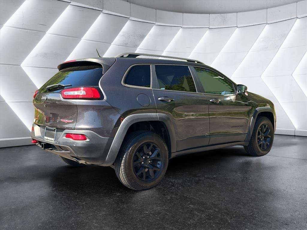Used 2016 Gray Jeep Trailhawk image 5