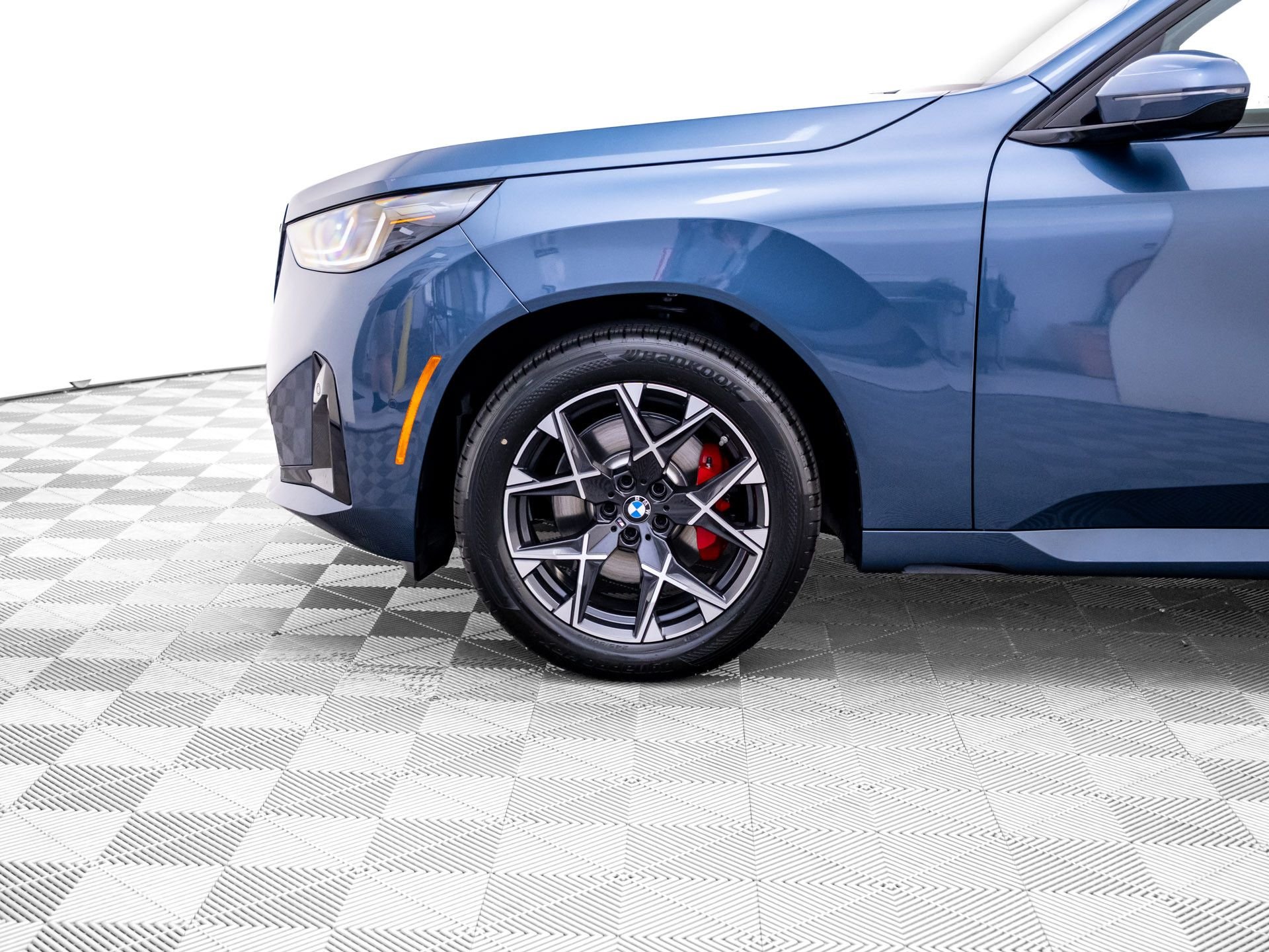 New 2026 Arctic Race Blue metallic BMW 30 xDrive image 35