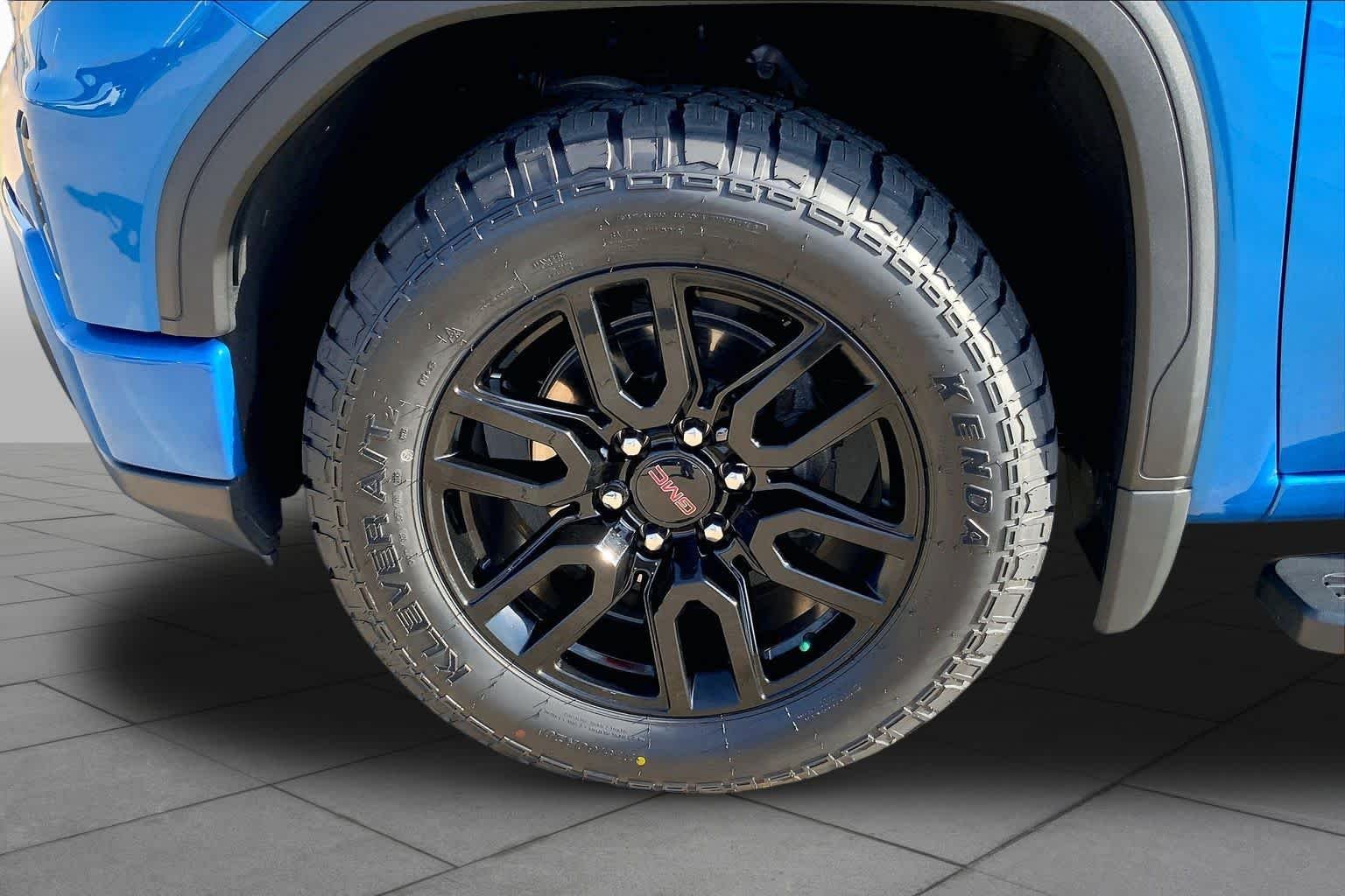 Used 2024 Dynamic Blue Metallic GMC Elevation image 10