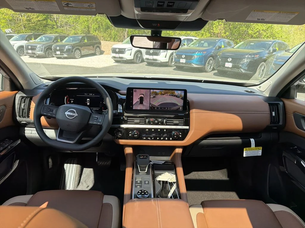 New 2026 Boulder Gray Pearl / Super Black Two-tone Nissan Platinum image 21