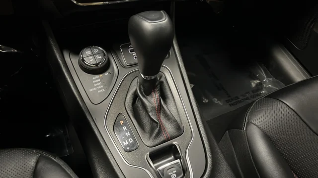 Used 2022 Granite Crystal Metallic Clearcoat Jeep Trailhawk image 19