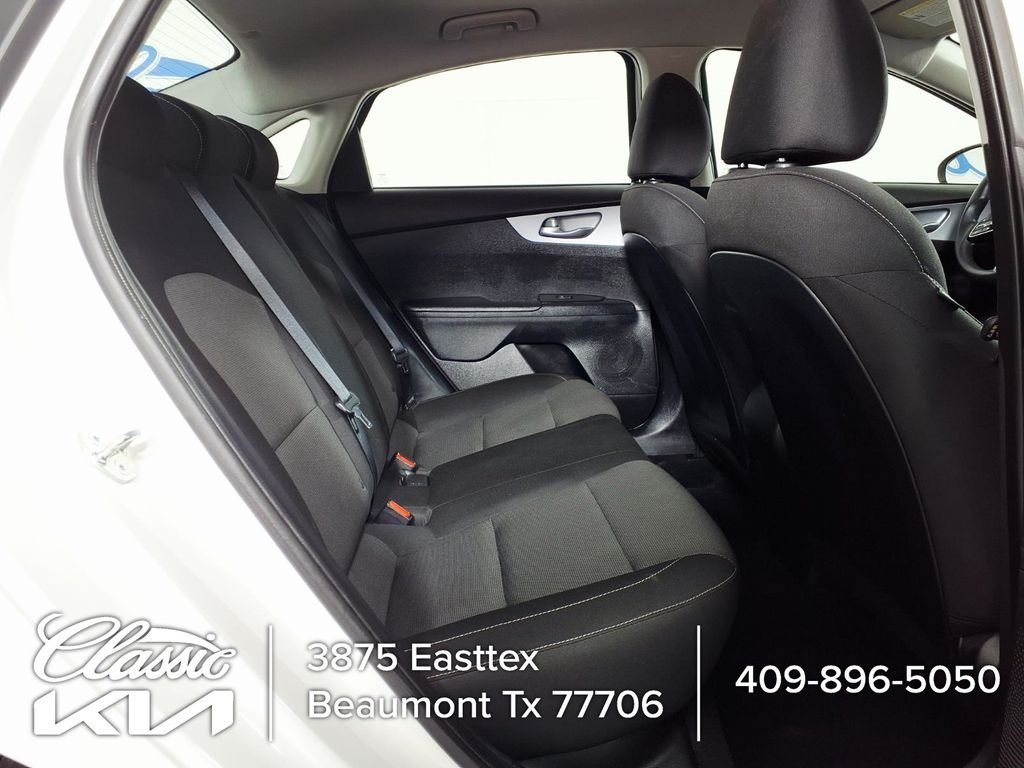 Used 2023 White Kia LXS image 12