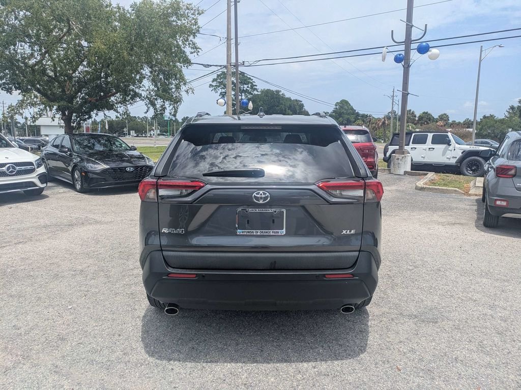Used 2021 Gray Toyota XLE Premium image 4