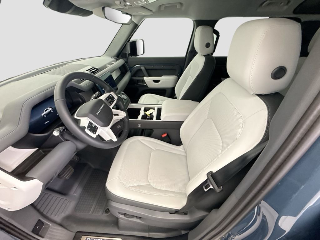 2025 Land Rover Defender S - Photo 18