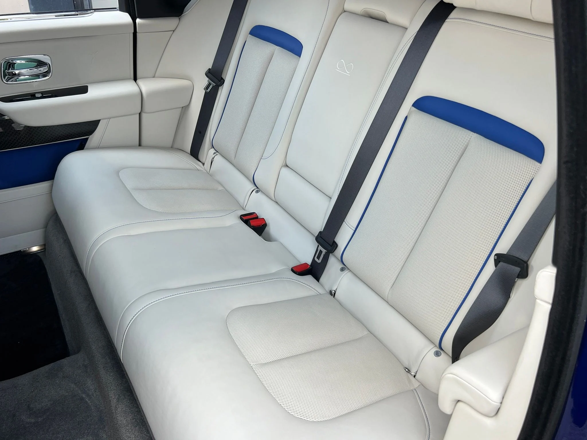 Used 2024 Blue Rolls-Royce Black Badge image 19