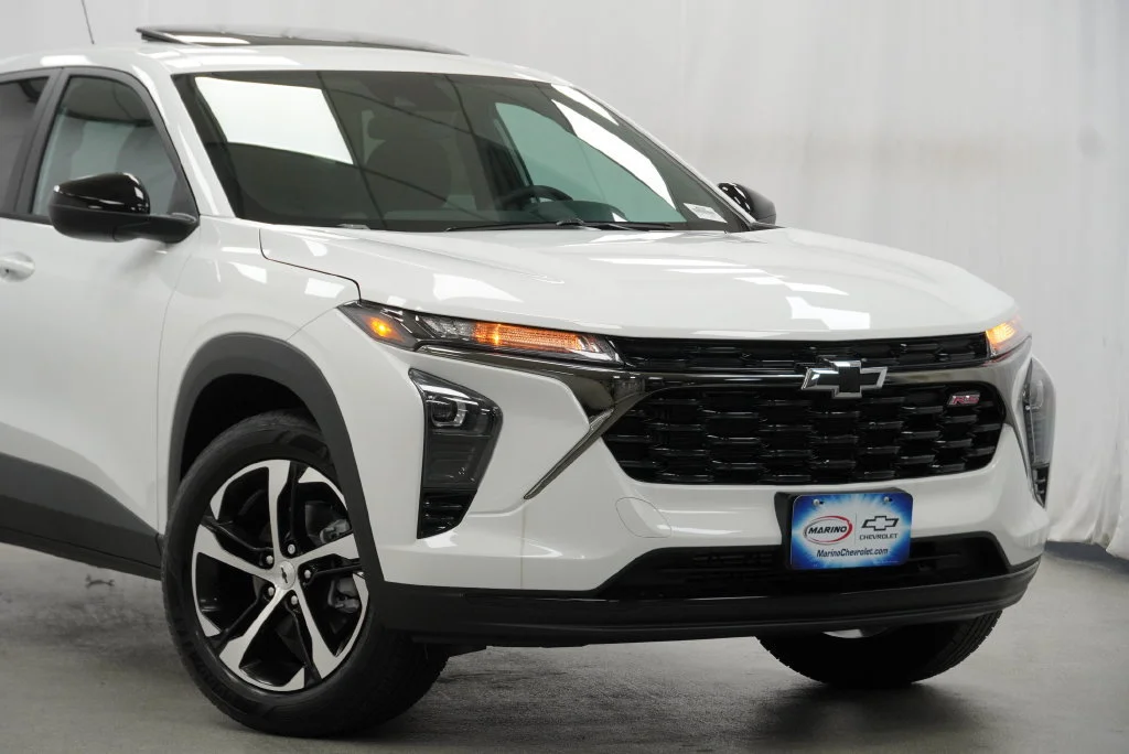 New 2026 Summit White Chevrolet 1RS image 8