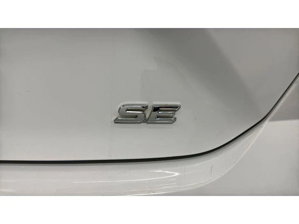 Used 2025 Ice Cap Toyota SE FWD 1 OWNER image 5
