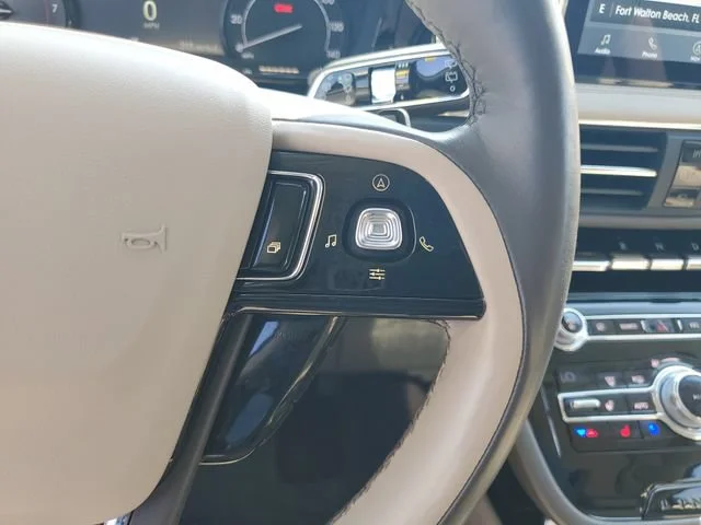 Used 2020 White Lincoln Reserve image 13