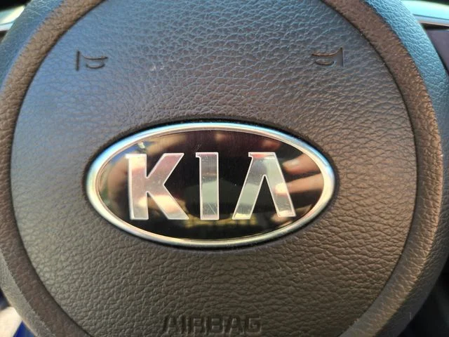 Used 2019 Blue Kia LXS image 32