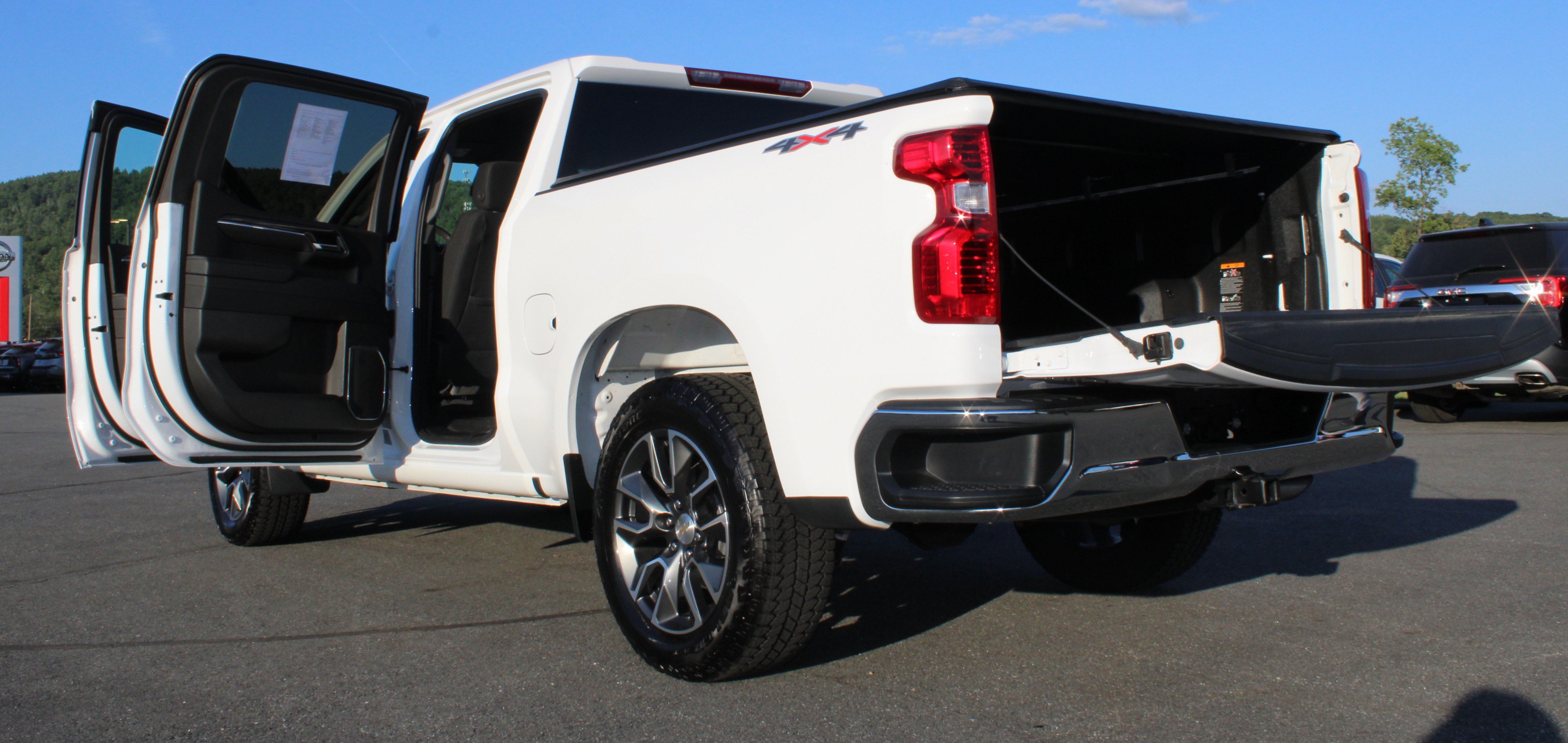Used 2024 Summit White Chevrolet LT image 15