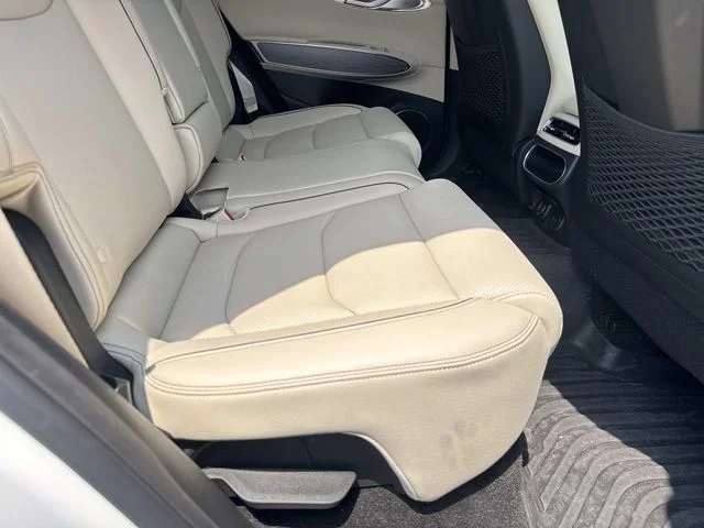 Used 2024 White Genesis 2.5T image 16
