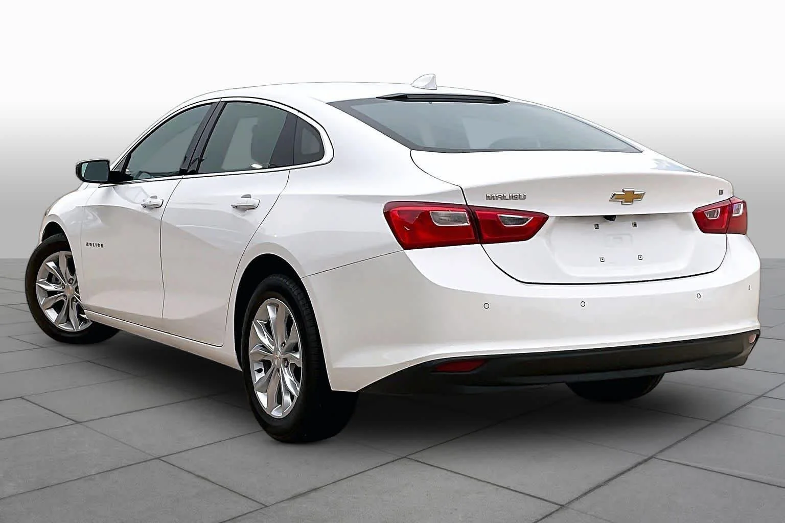 Used 2024 Summit White Chevrolet LT image 12