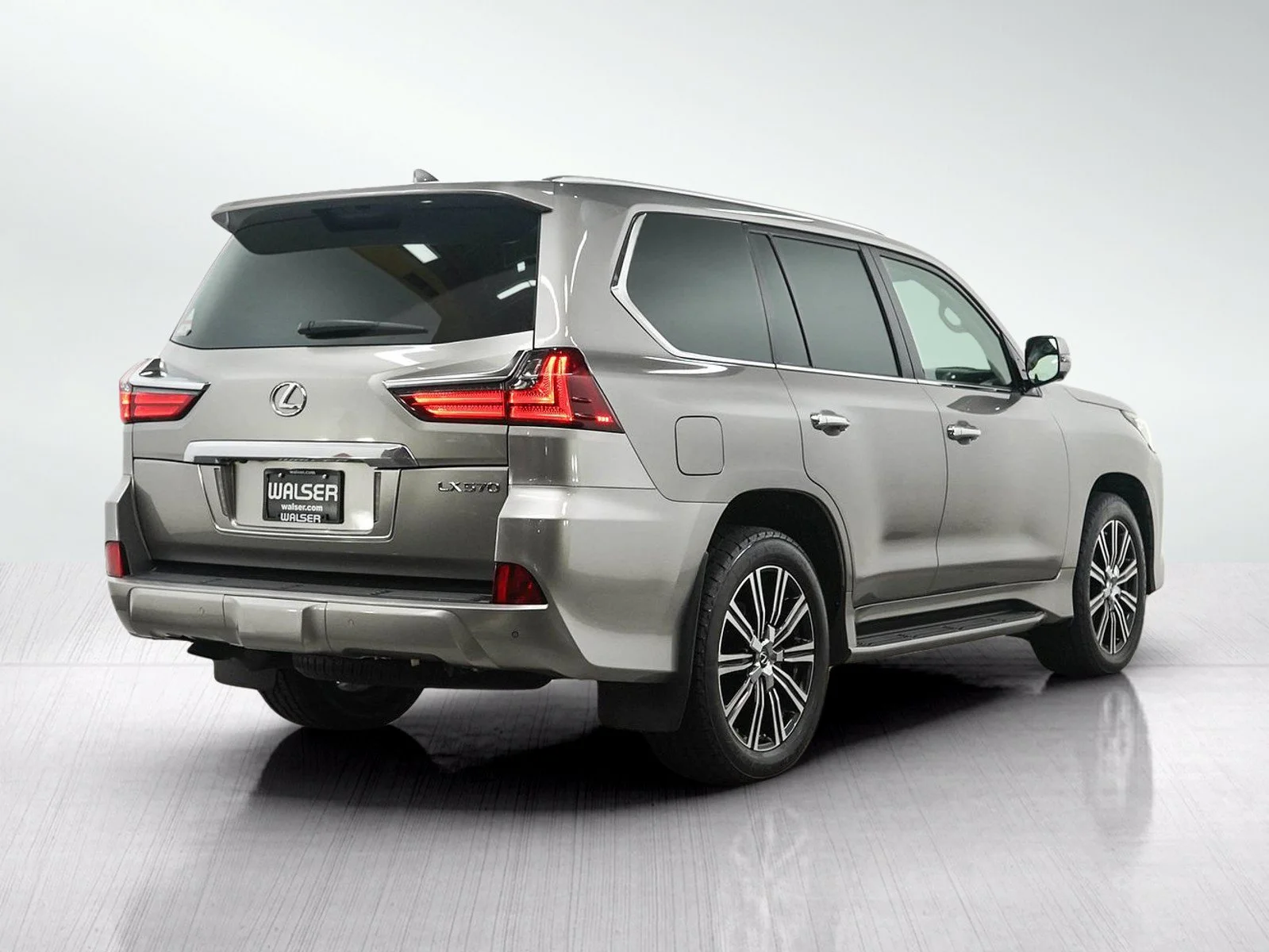 Used 2018 Silver Lexus 570 image 5