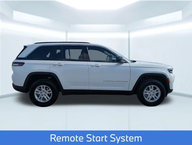 New 2025 White Jeep Laredo image 8