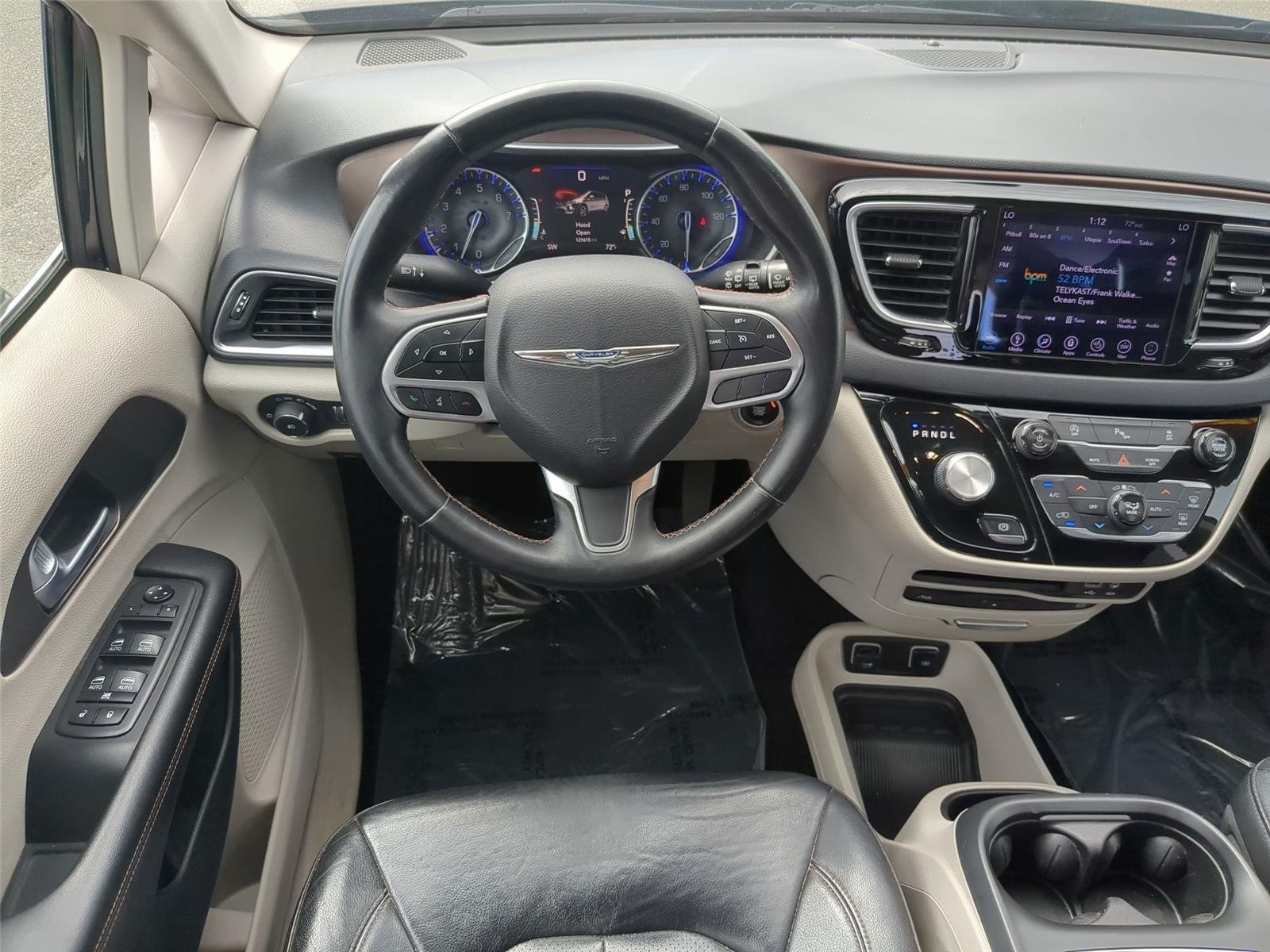 Used 2018 Brilliant Black Crystal Pearlcoat Chrysler Touring L Plus image 27