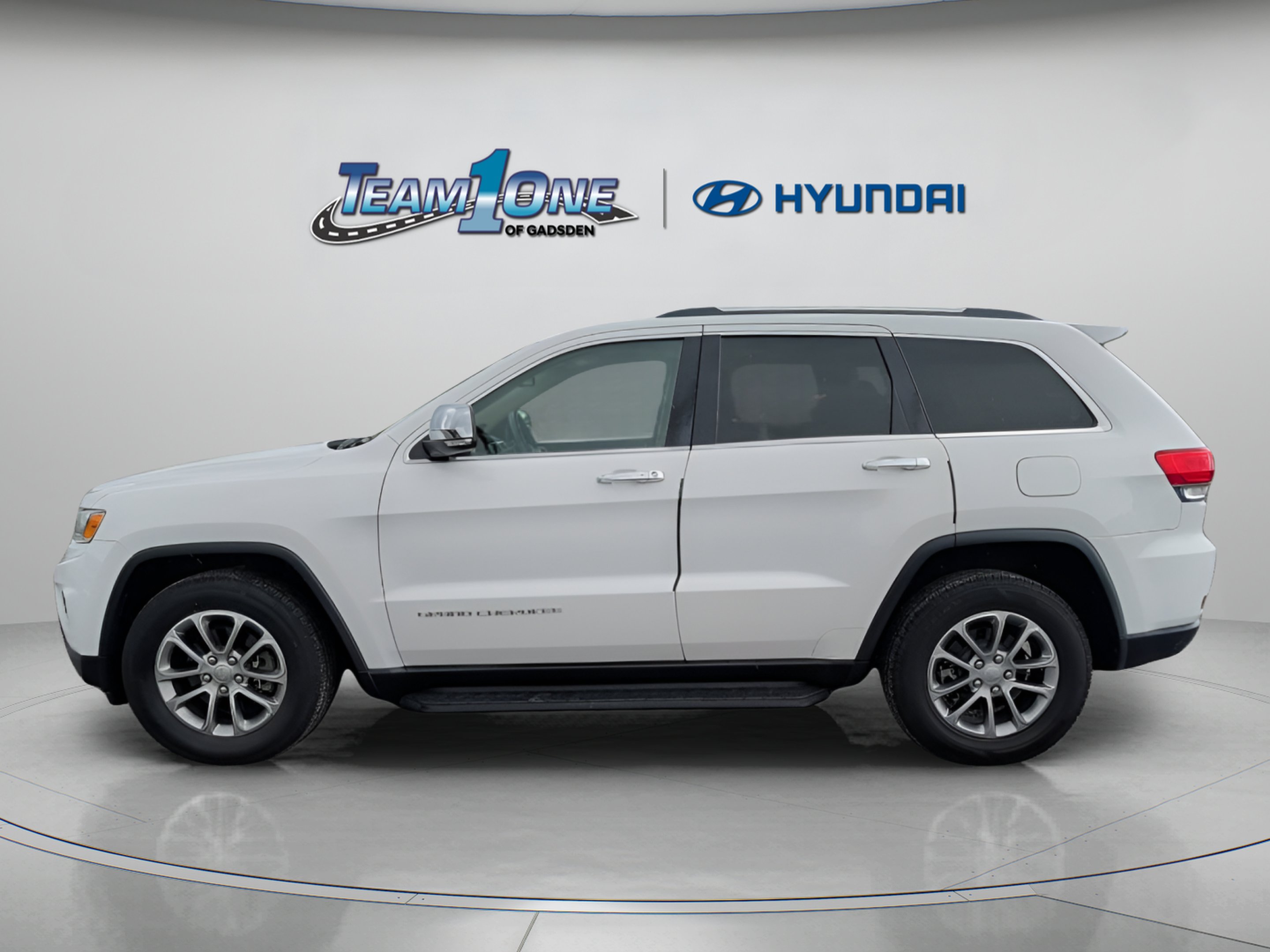 Used 2015 Bright White Clearcoat Jeep Limited image 5